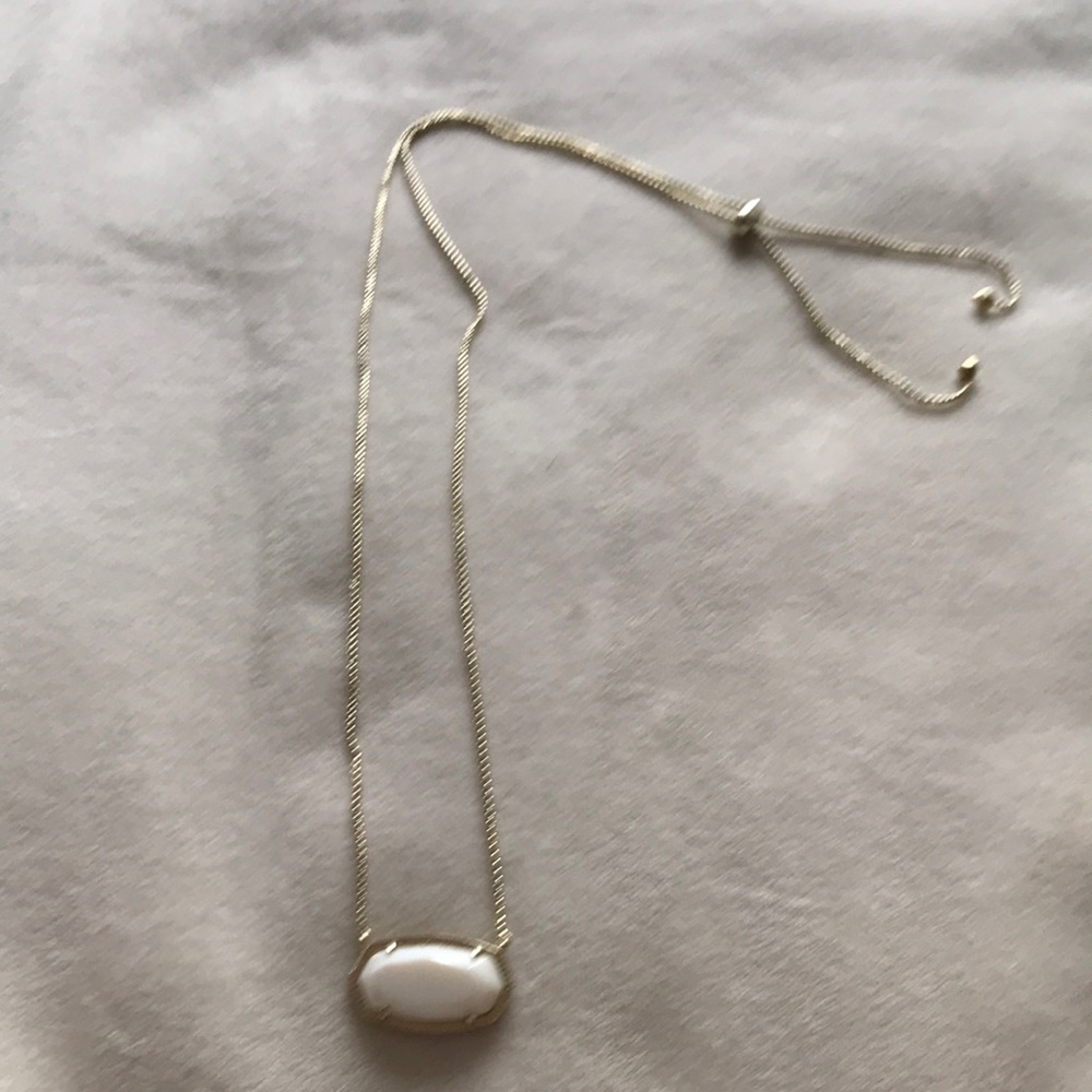 Kendra Scott adjustable Elisa necklace. 14” long adjustable gold chain.
